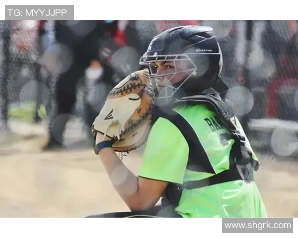 独家画面外援冒雨苦练顽强拼搏精神震撼人心